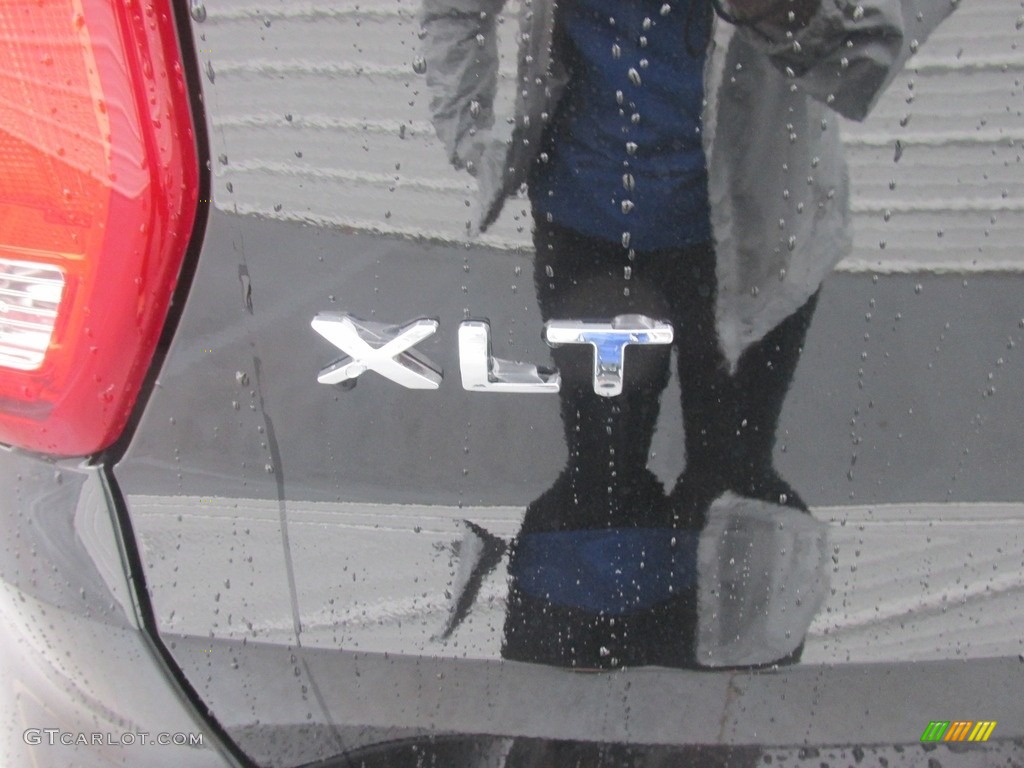 2016 Explorer XLT - Shadow Black / Ebony Black photo #13