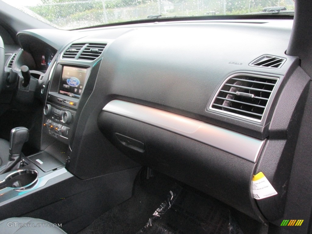 2016 Explorer XLT - Shadow Black / Ebony Black photo #18