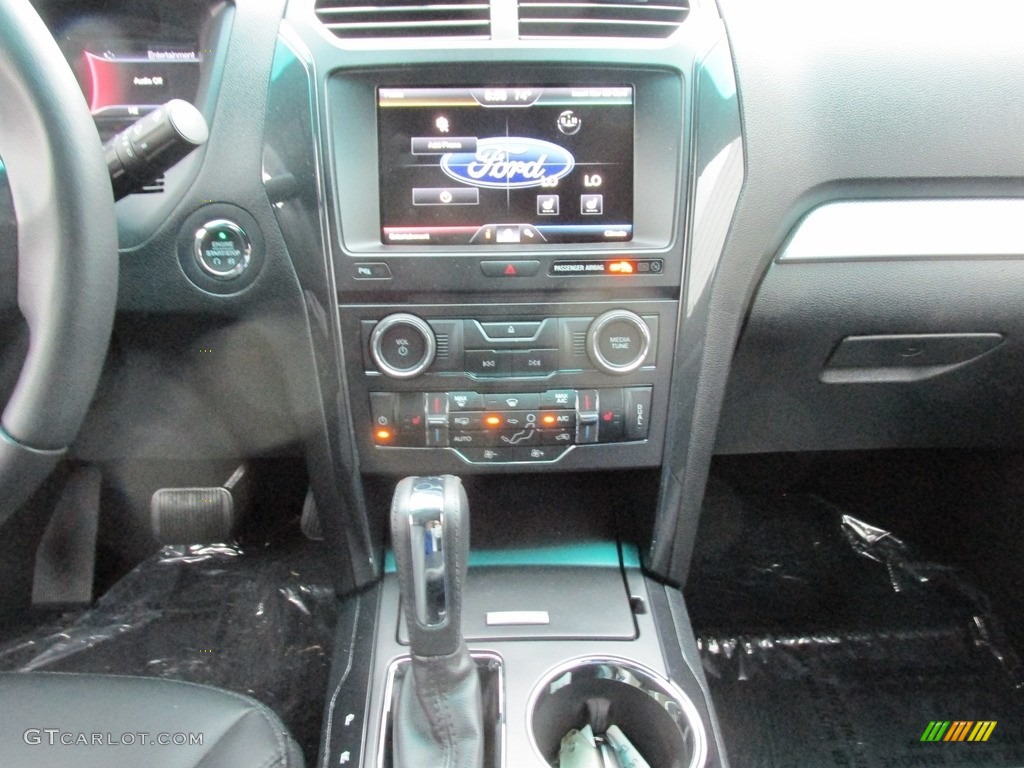 2016 Explorer XLT - Shadow Black / Ebony Black photo #26