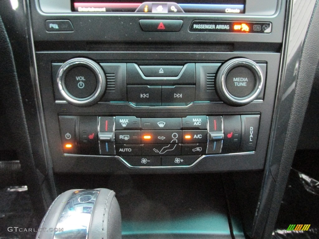 2016 Explorer XLT - Shadow Black / Ebony Black photo #28
