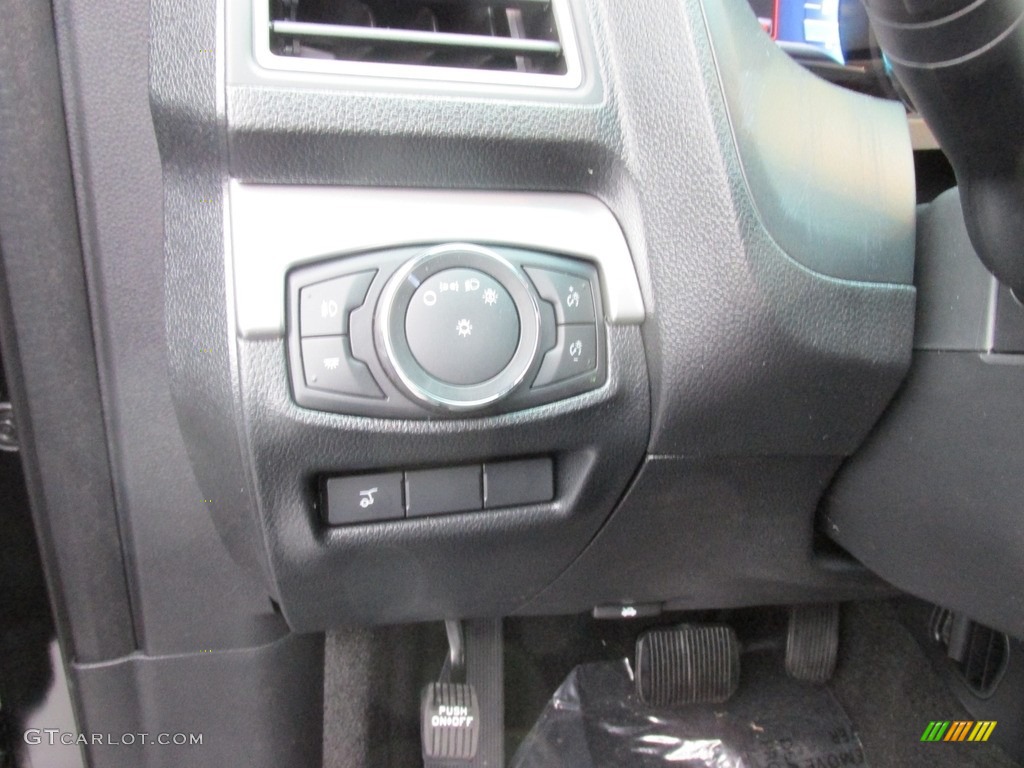 2016 Explorer XLT - Shadow Black / Ebony Black photo #33