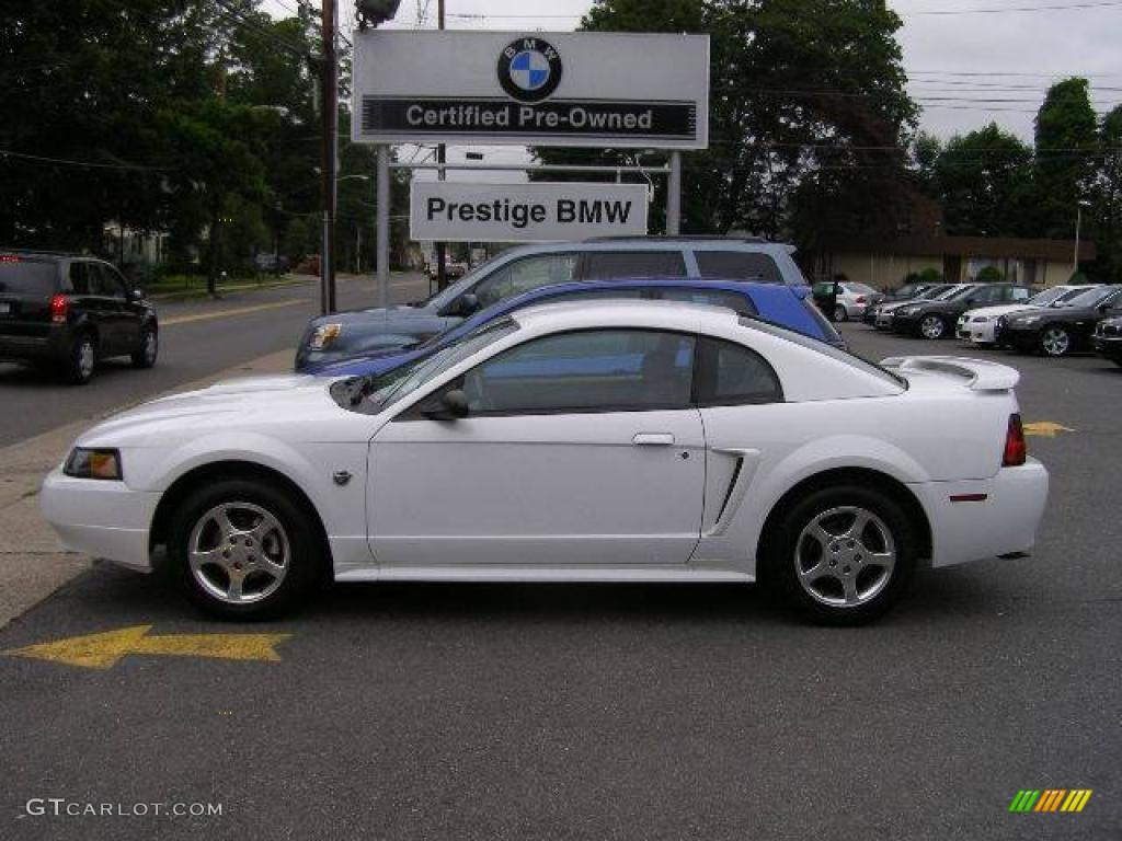 2004 Mustang V6 Coupe - Oxford White / Dark Charcoal photo #1
