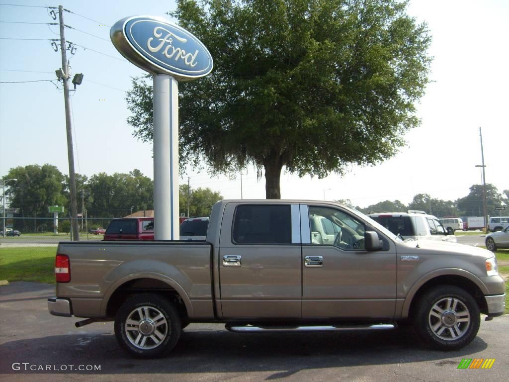 2005 F150 Lariat SuperCrew - Arizona Beige Metallic / Tan photo #2