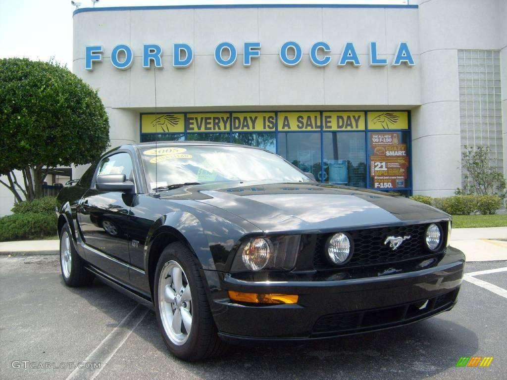 2005 Mustang GT Premium Coupe - Black / Medium Parchment photo #1