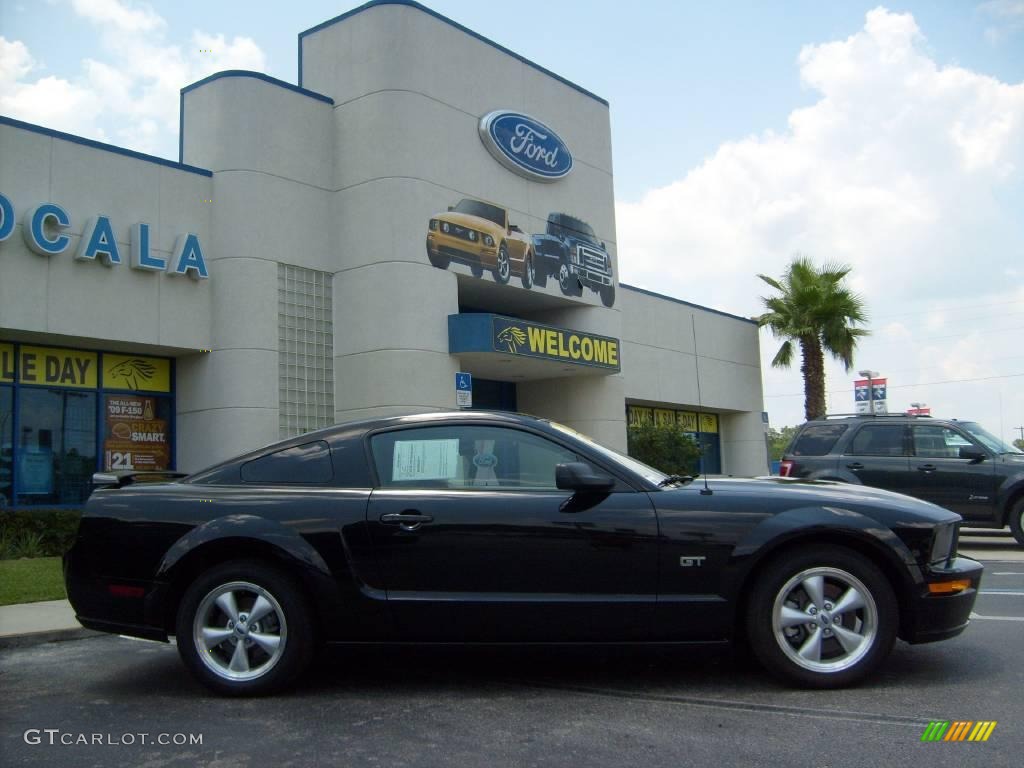 2005 Mustang GT Premium Coupe - Black / Medium Parchment photo #2