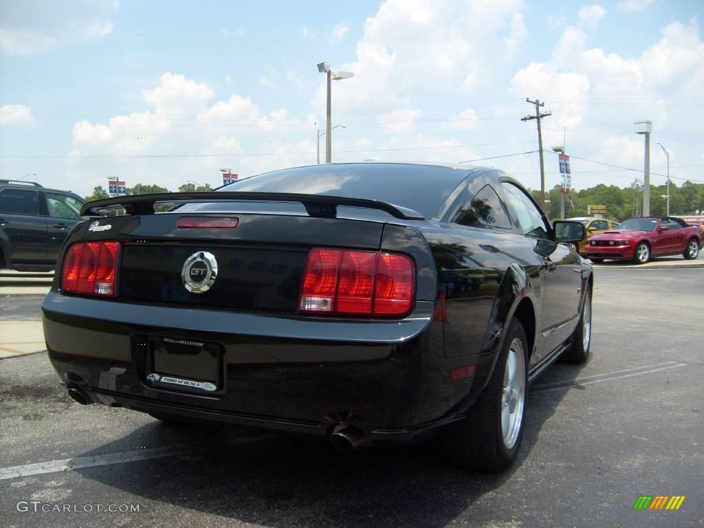 2005 Mustang GT Premium Coupe - Black / Medium Parchment photo #3