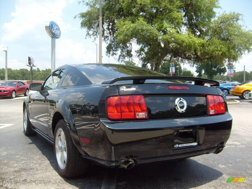 2005 Mustang GT Premium Coupe - Black / Medium Parchment photo #5