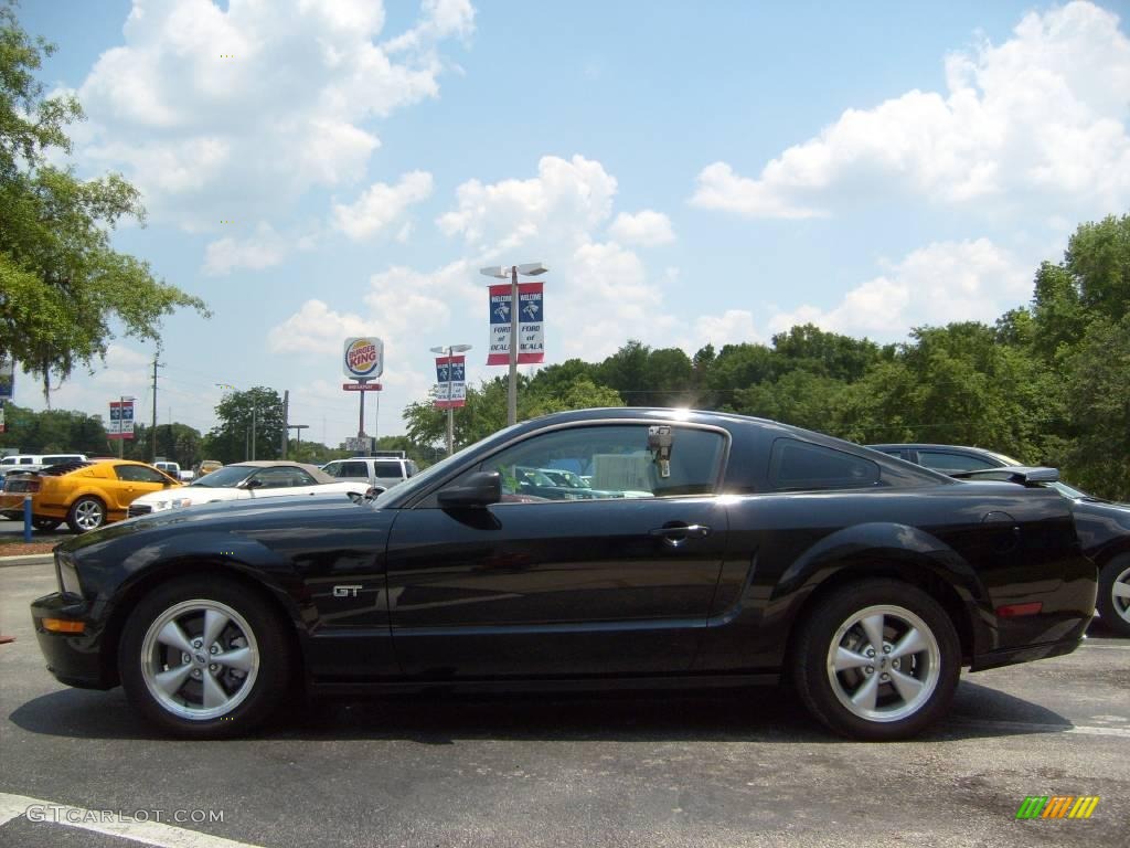 2005 Mustang GT Premium Coupe - Black / Medium Parchment photo #6