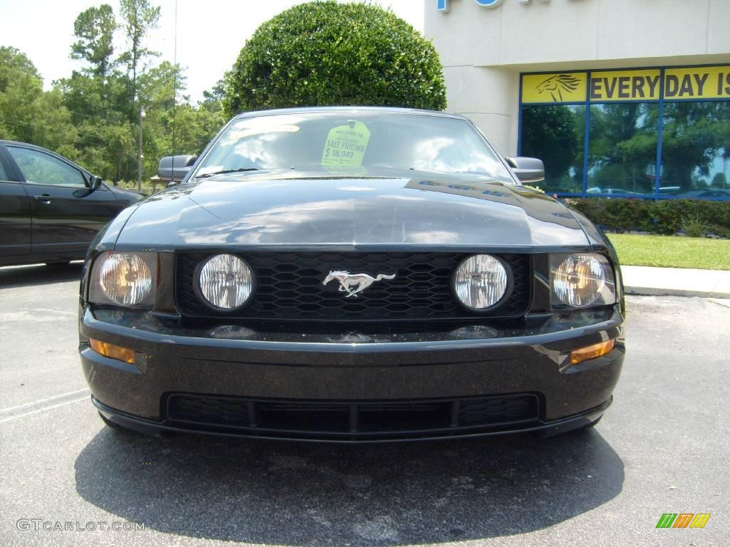 2005 Mustang GT Premium Coupe - Black / Medium Parchment photo #8