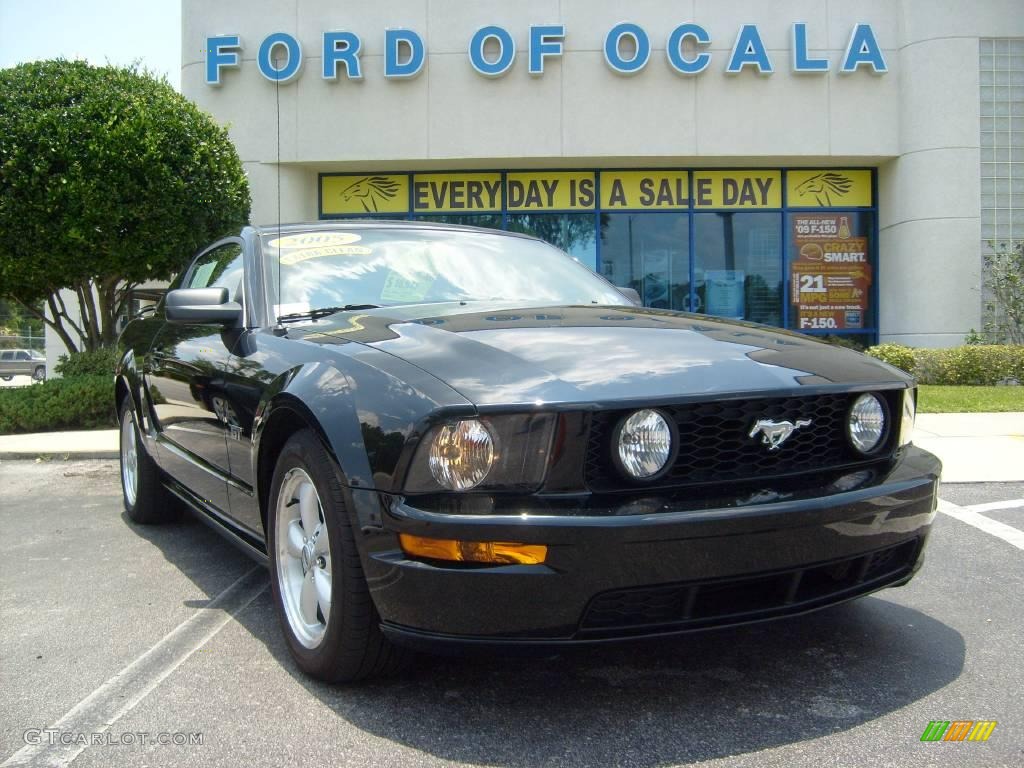 2005 Mustang GT Premium Coupe - Black / Medium Parchment photo #9