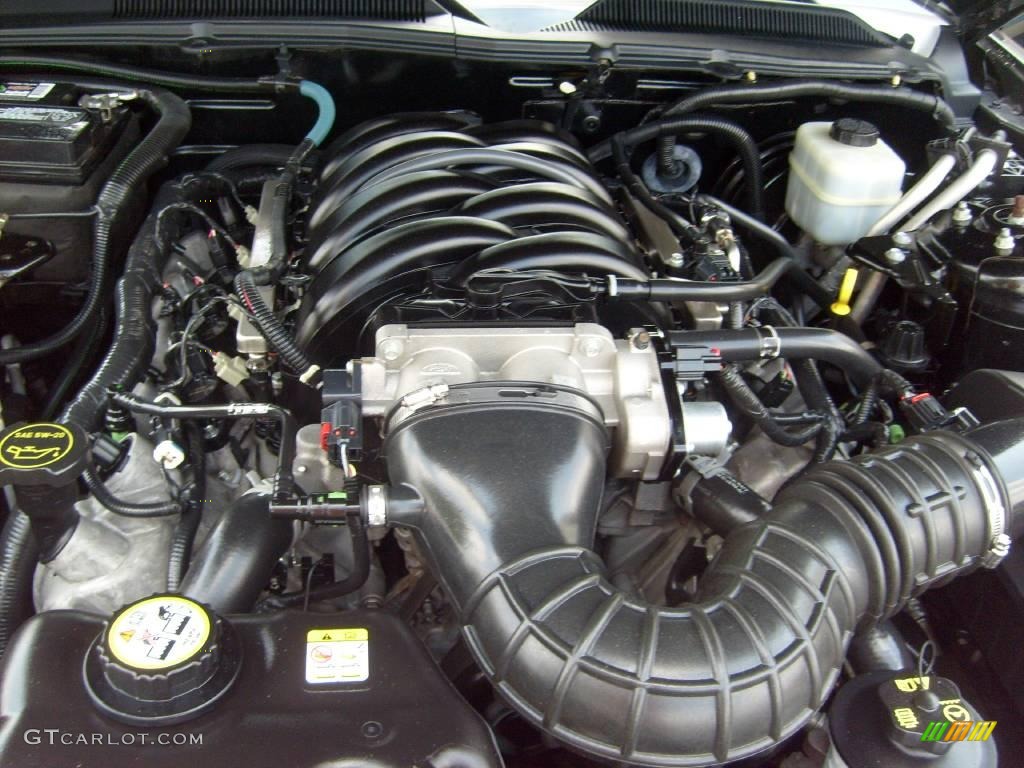 2005 Mustang GT Premium Coupe - Black / Medium Parchment photo #26