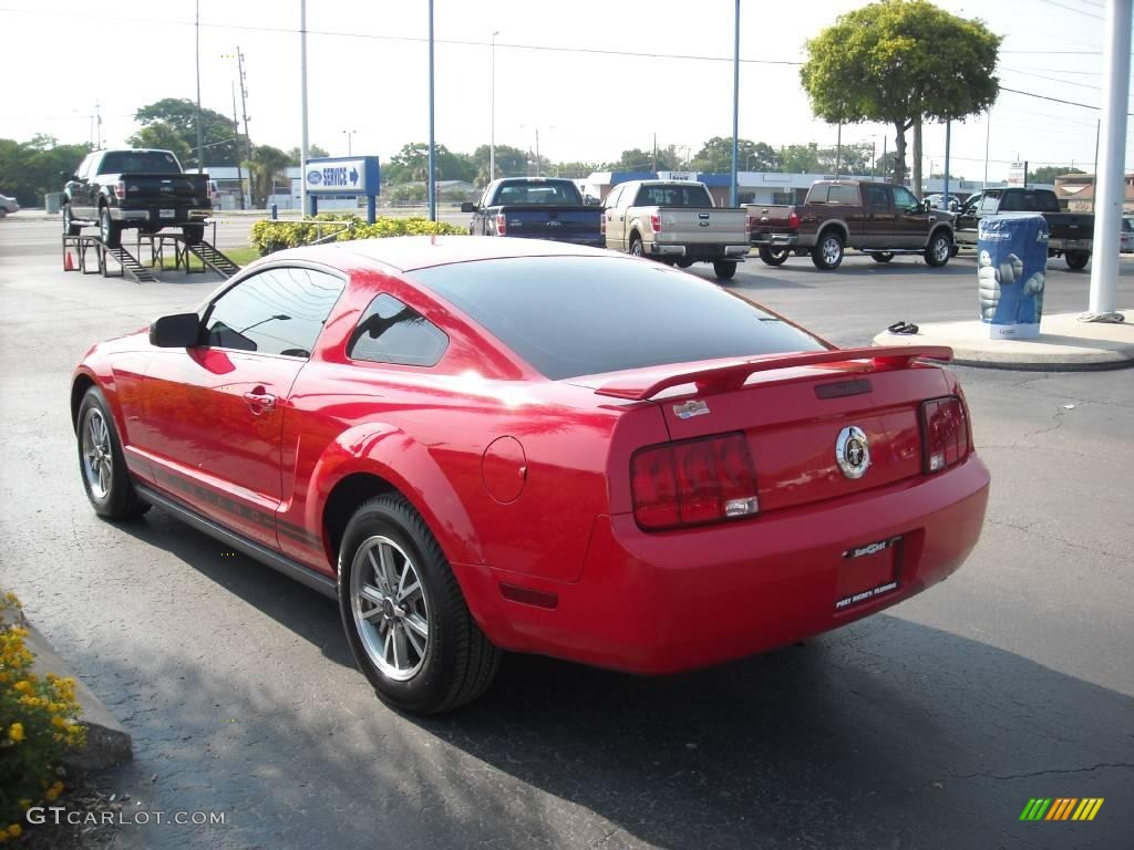 2005 Mustang V6 Deluxe Coupe - Torch Red / Dark Charcoal photo #12