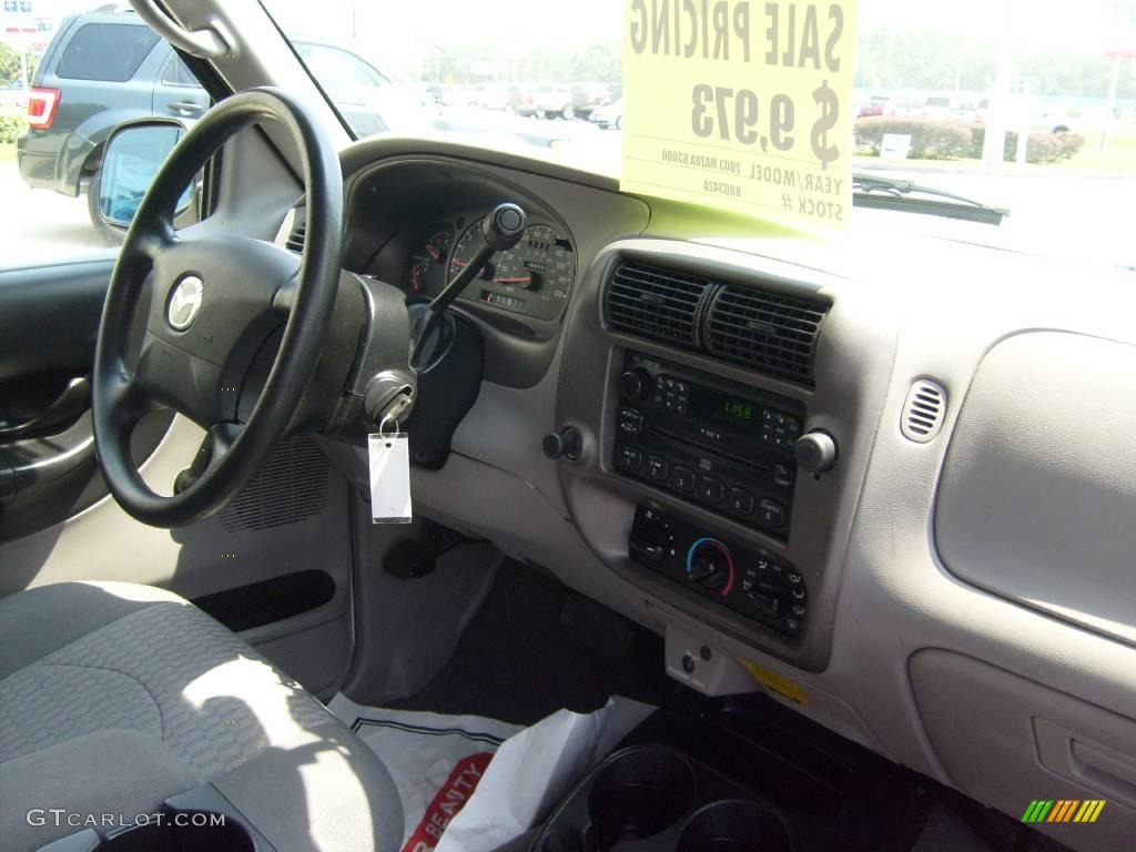 2003 B-Series Truck B3000 Cab Plus - Classic White / Medium Dark Flint photo #19