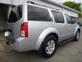 Silver Lightning Metallic - Pathfinder LE 4x4 Photo No. 2