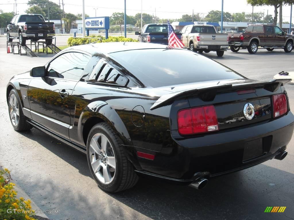 2007 Mustang GT Premium Coupe - Black / Black/Red photo #16