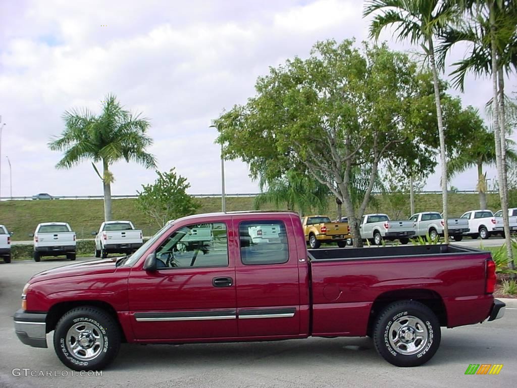 2004 Silverado 1500 LS Extended Cab - Sport Red Metallic / Medium Gray photo #7
