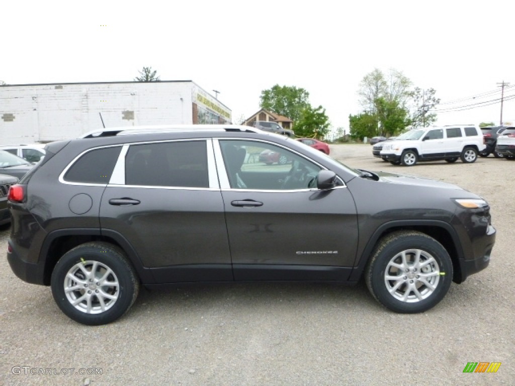 2016 Cherokee Latitude 4x4 - Granite Crystal Metallic / Black photo #8