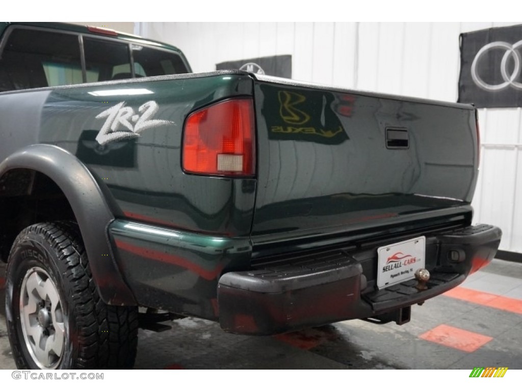2001 S10 ZR2 Extended Cab 4x4 - Forest Green Metallic / Graphite photo #57