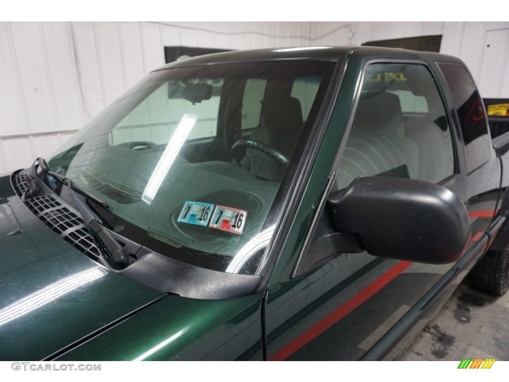 2001 S10 ZR2 Extended Cab 4x4 - Forest Green Metallic / Graphite photo #74