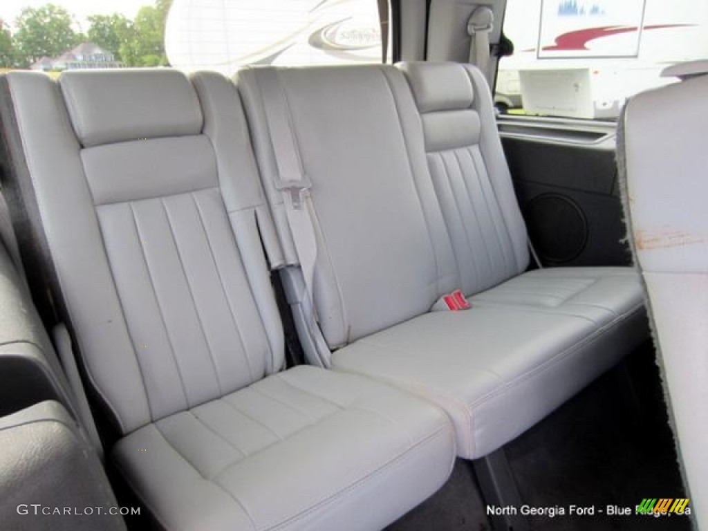2004 Navigator Luxury 4x4 - True Blue Metallic / Light Parchment photo #15