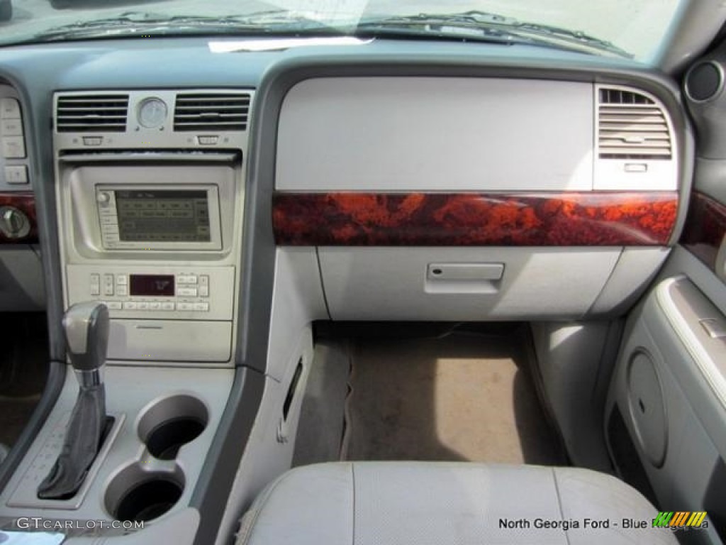 2004 Navigator Luxury 4x4 - True Blue Metallic / Light Parchment photo #17