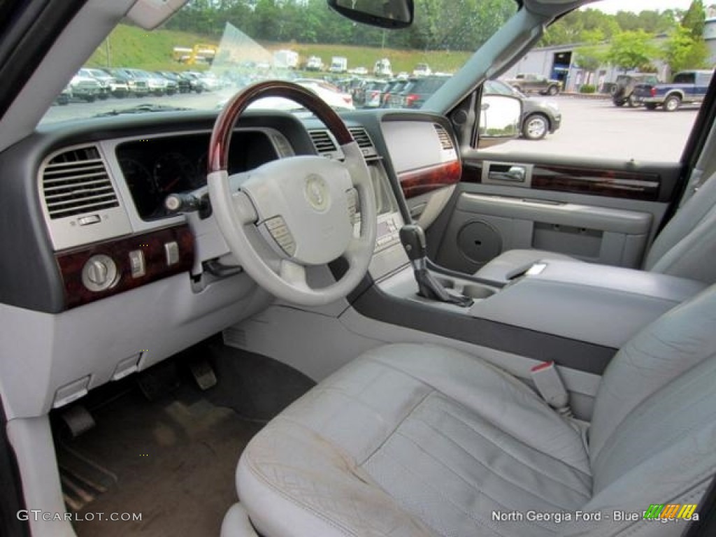 2004 Navigator Luxury 4x4 - True Blue Metallic / Light Parchment photo #23