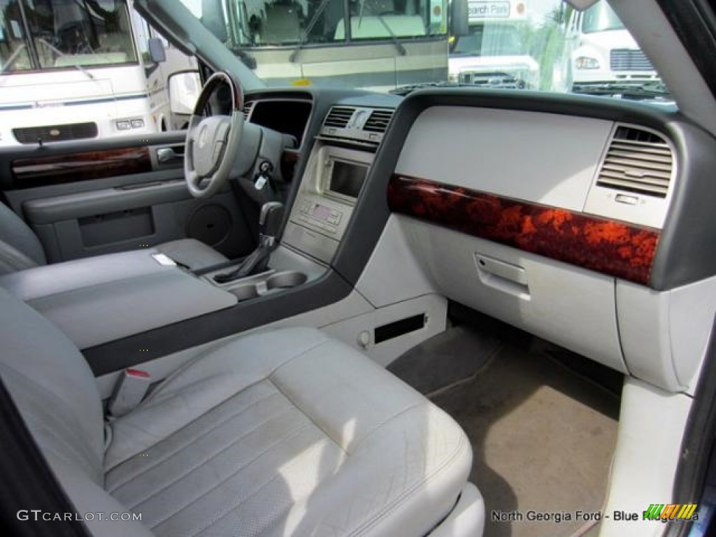 2004 Navigator Luxury 4x4 - True Blue Metallic / Light Parchment photo #24