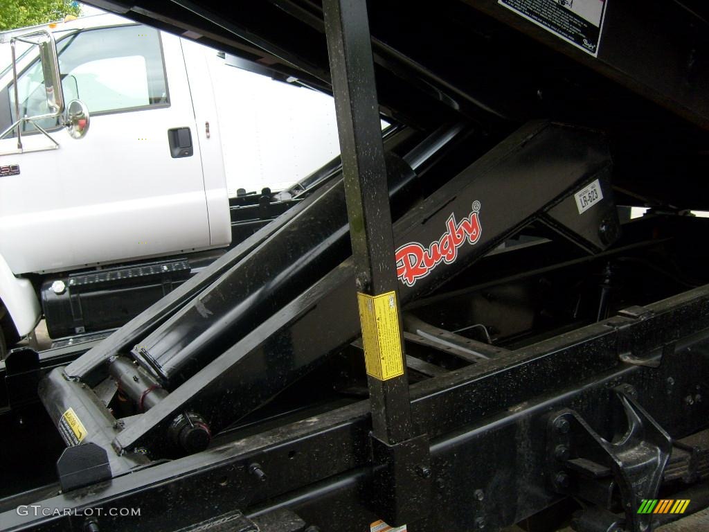 2008 F650 Super Duty XLT Regular Cab Chassis Dump Truck - Red / Medium Flint photo #9