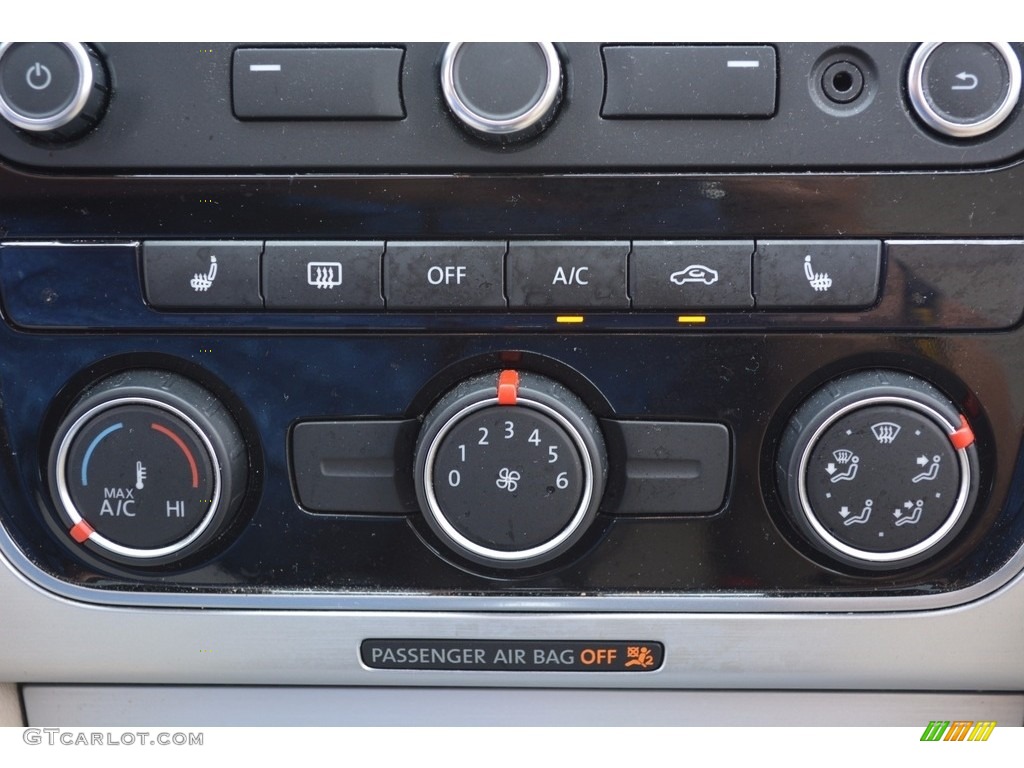 2013 Passat 2.5L SE - Glacier Blue Metallic / Cornsilk Beige photo #32