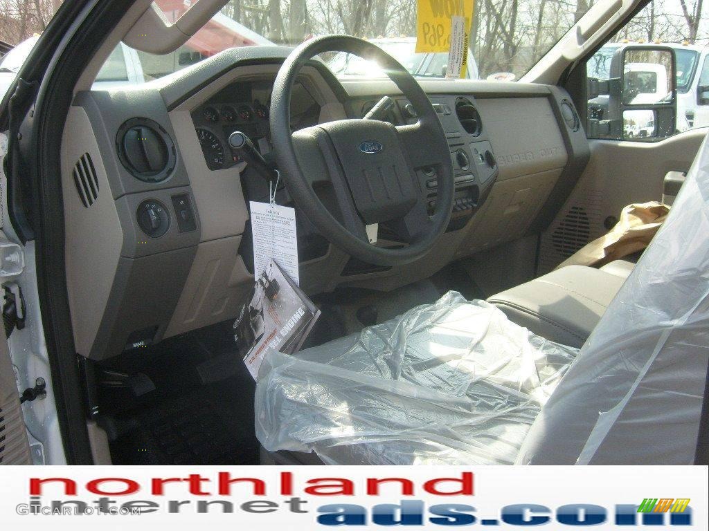 2009 F450 Super Duty XL Regular Cab 4x4 Chassis - Oxford White / Medium Stone photo #11