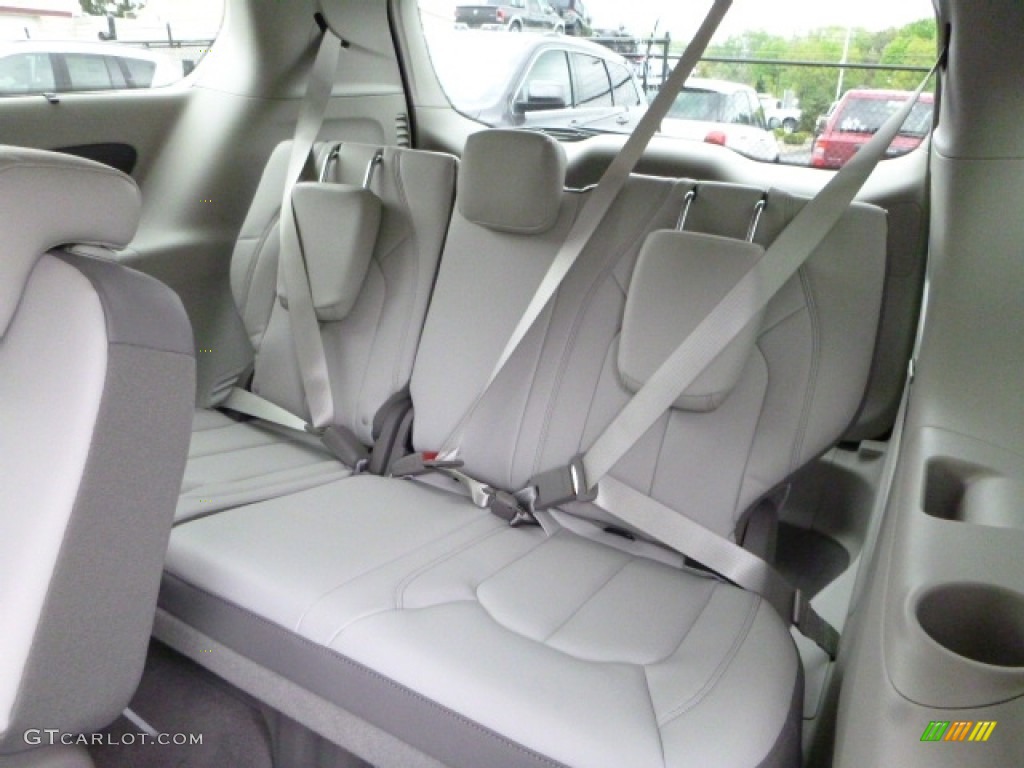 2017 Chrysler Pacifica Touring L Rear Seat Photo #113089853