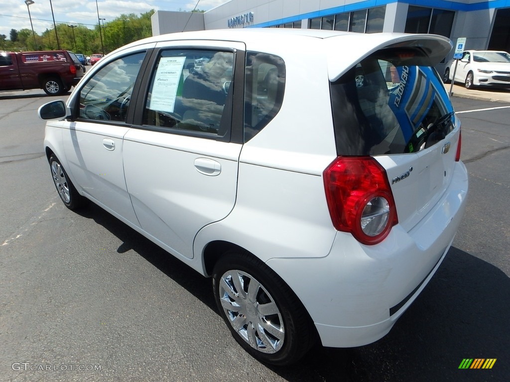 2011 Aveo Aveo5 LT - Summit White / Neutral photo #4