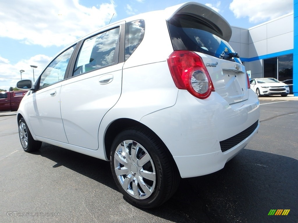 2011 Aveo Aveo5 LT - Summit White / Neutral photo #5