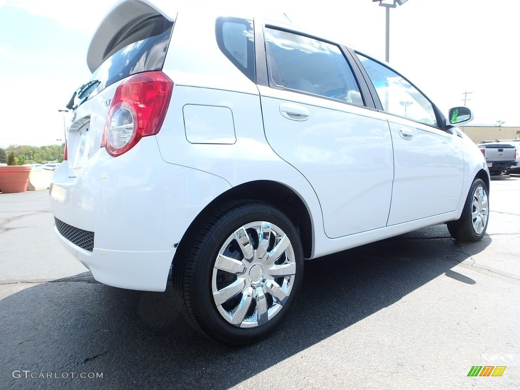 2011 Aveo Aveo5 LT - Summit White / Neutral photo #8