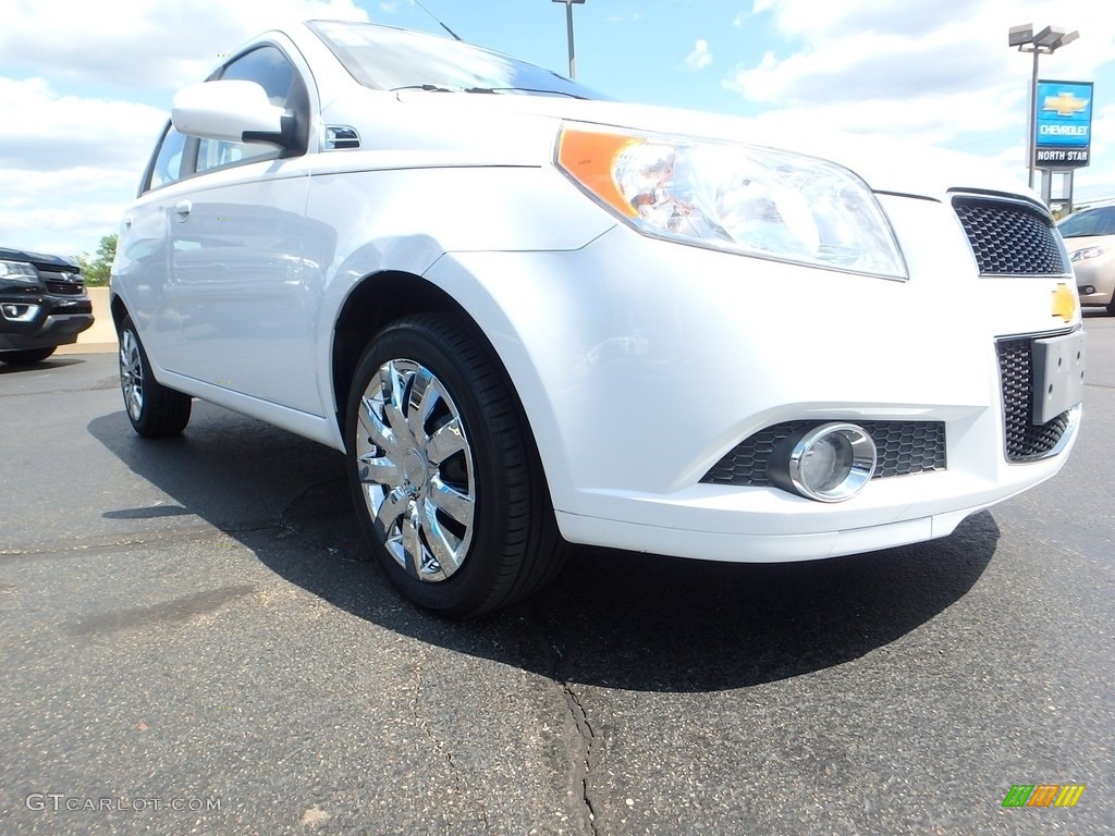 2011 Aveo Aveo5 LT - Summit White / Neutral photo #11