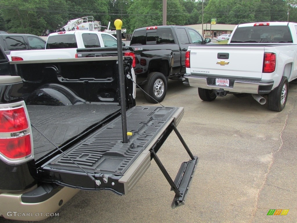 2011 F150 King Ranch SuperCrew 4x4 - Tuxedo Black Metallic / Chaparral Leather photo #47