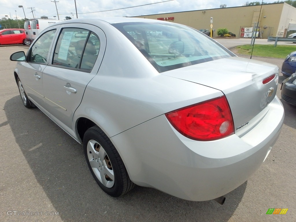2005 Cobalt Sedan - Ultra Silver Metallic / Gray photo #2