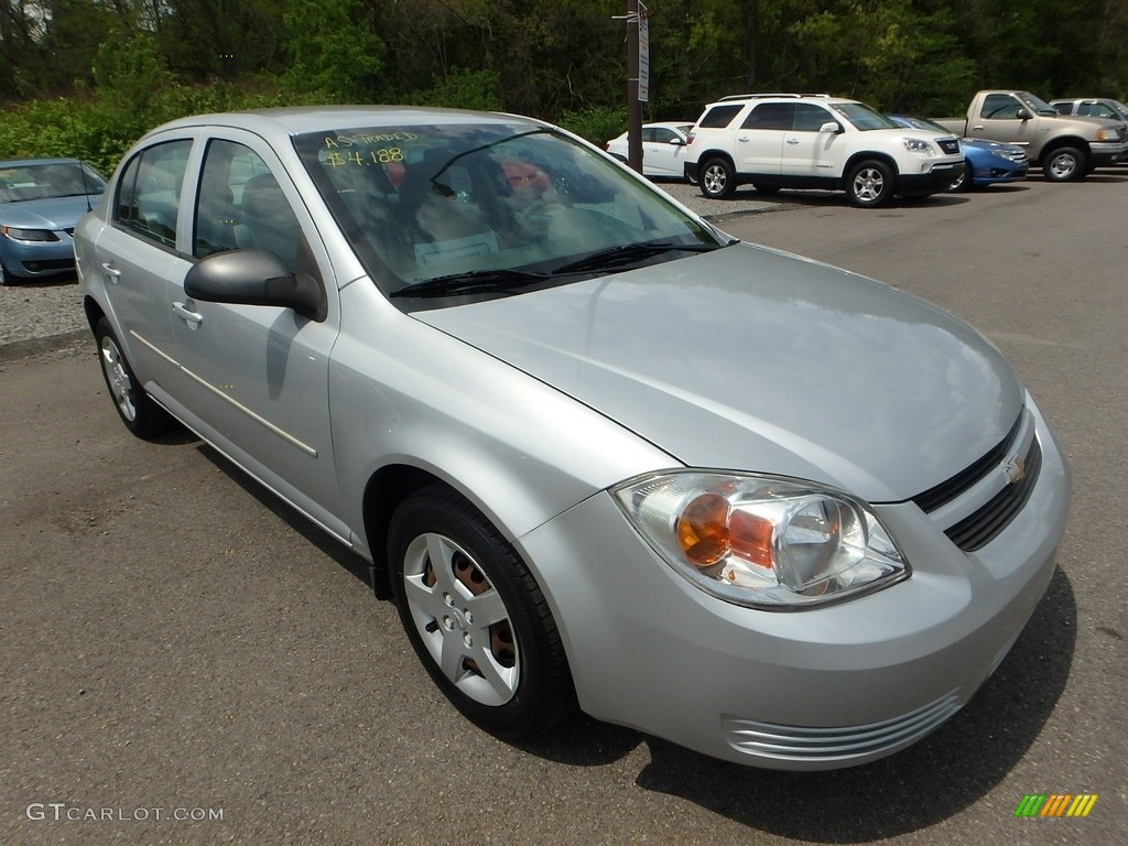 2005 Cobalt Sedan - Ultra Silver Metallic / Gray photo #5