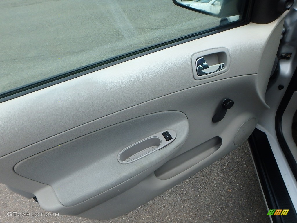2005 Cobalt Sedan - Ultra Silver Metallic / Gray photo #11