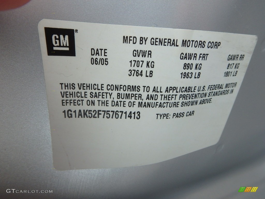 2005 Cobalt Sedan - Ultra Silver Metallic / Gray photo #14