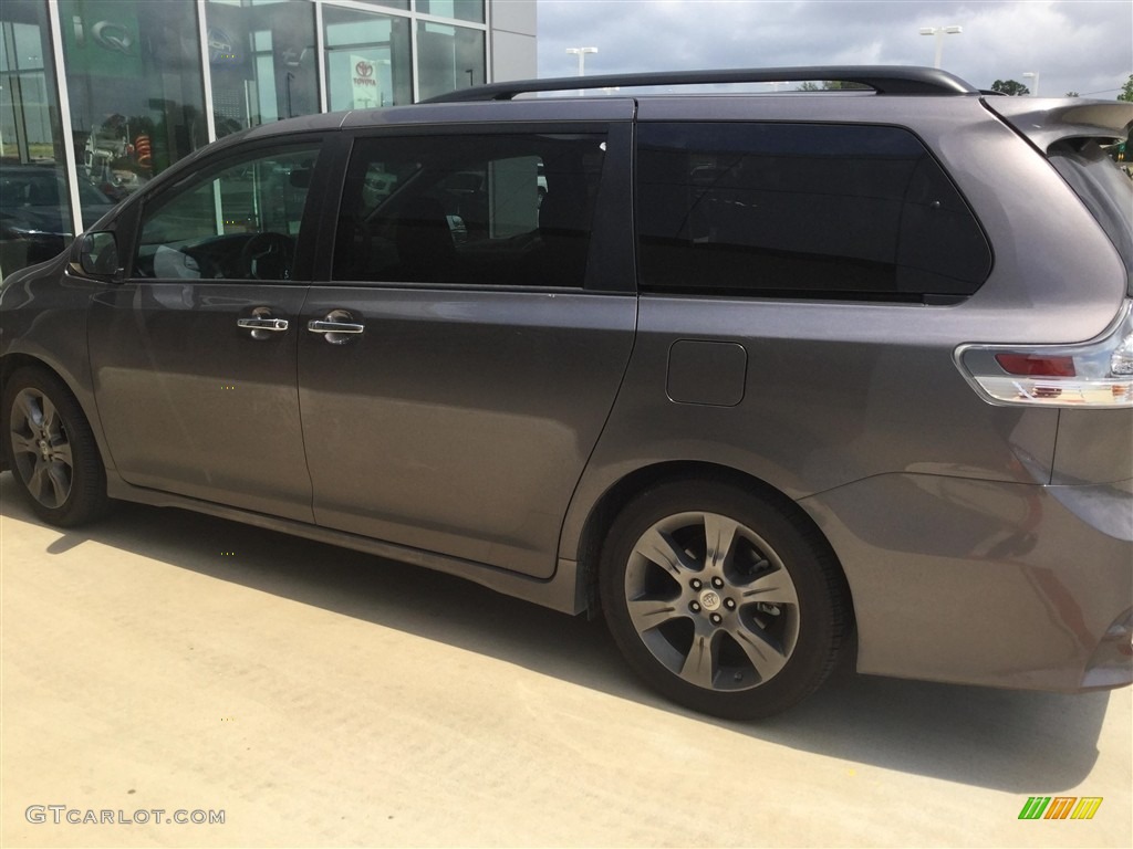 2015 Sienna SE - Predawn Gray Mica / Black photo #4