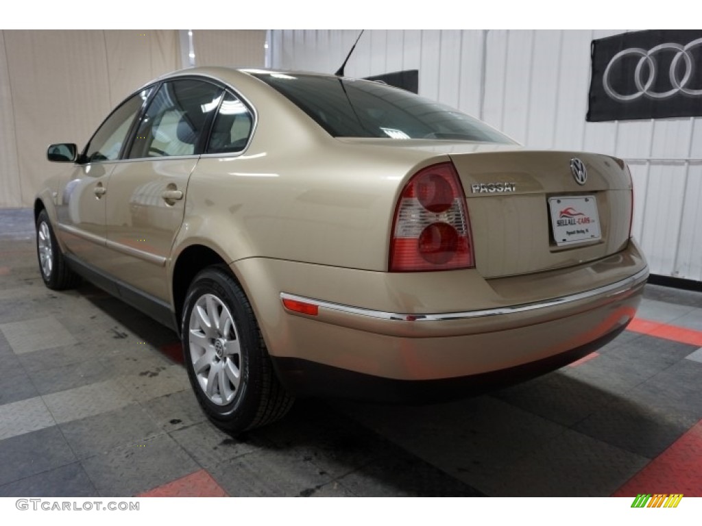 2002 Passat GLS Sedan - Mojave Beige Metallic / Black photo #10