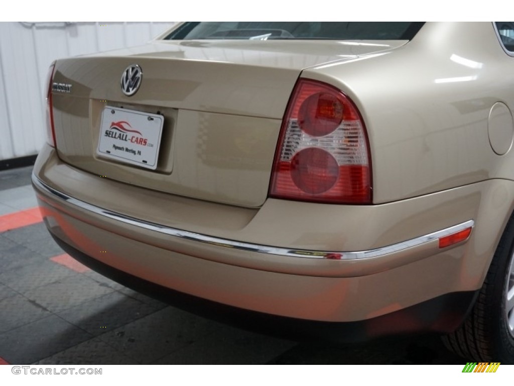 2002 Passat GLS Sedan - Mojave Beige Metallic / Black photo #63