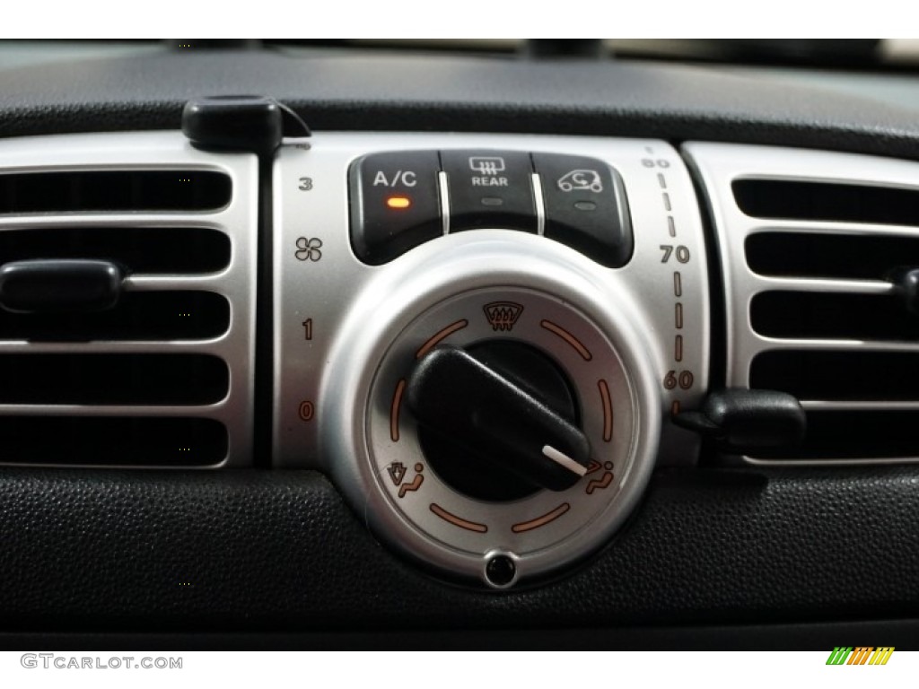 2009 fortwo passion coupe - Crystal White / Gray photo #31