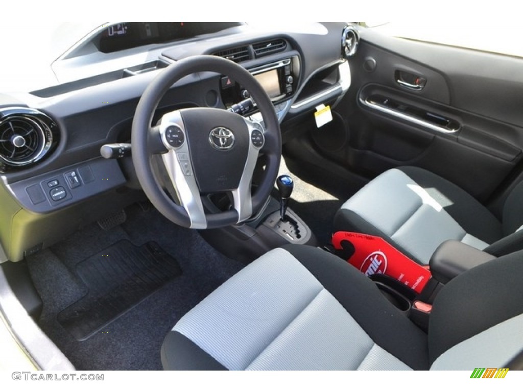 2016 Prius c Two - Electric Lime Metallic / Black photo #5
