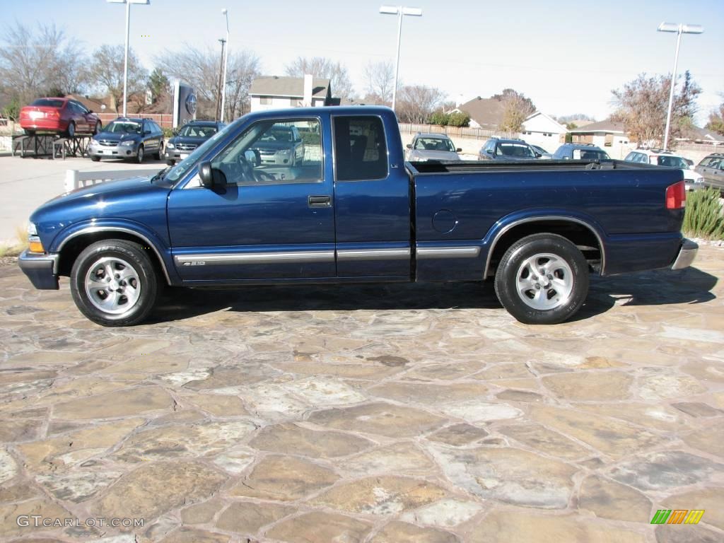 2001 S10 LS Extended Cab - Indigo Blue Metallic / Medium Gray photo #4