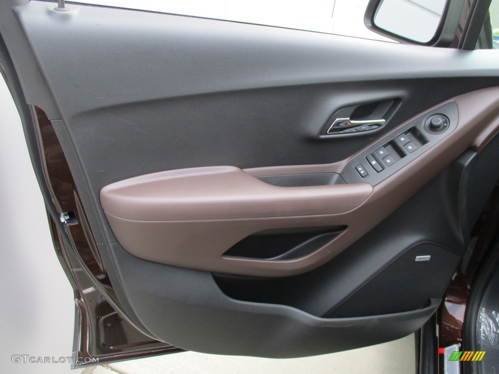2016 Chevrolet Trax LTZ AWD Jet Black/Brownstone Door Panel Photo #113137583