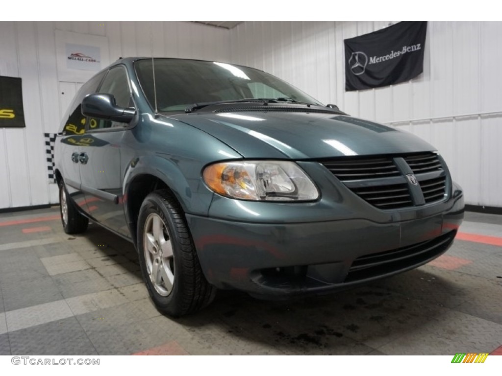 2005 Caravan SXT - Magnesium Green Pearl / Medium Slate Gray photo #5