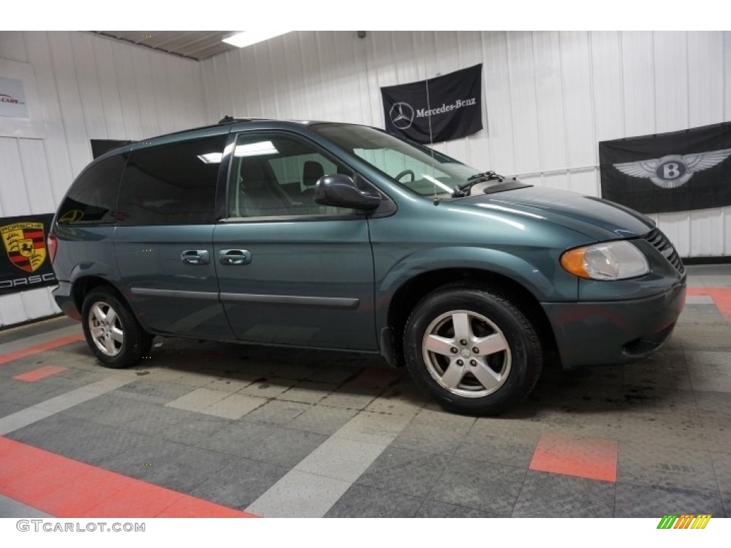 2005 Caravan SXT - Magnesium Green Pearl / Medium Slate Gray photo #6