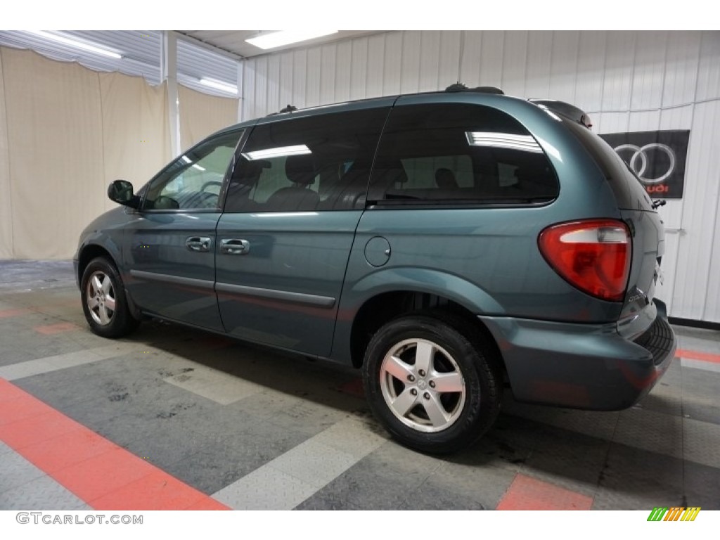 2005 Caravan SXT - Magnesium Green Pearl / Medium Slate Gray photo #11